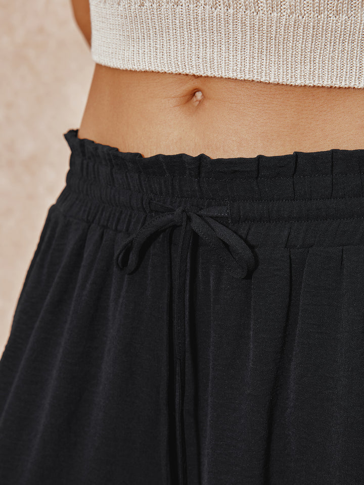 Pantalones casuales atados a los pantalones de mujeres largos